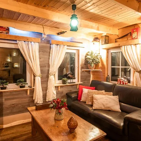 Julie Chalet *