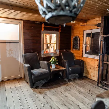Julie Chalet
